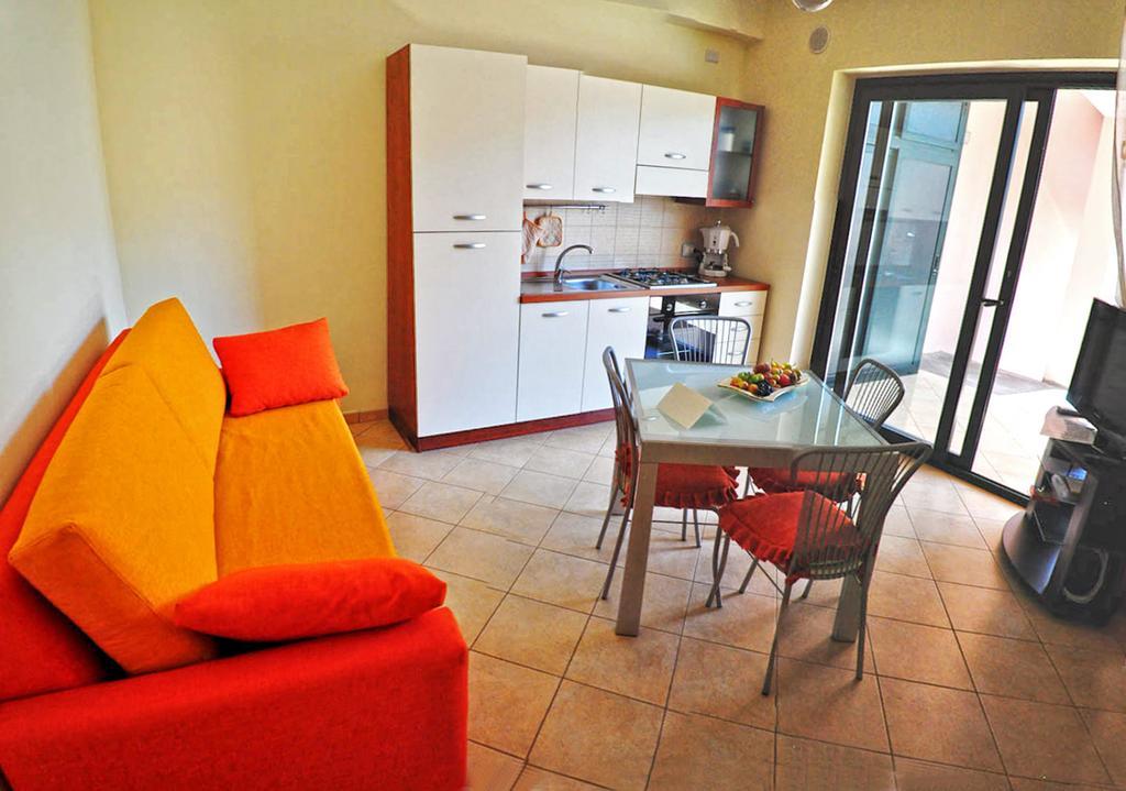 Appartamenti Vacanze Mareemare Capo d'Orlando Bagian luar foto